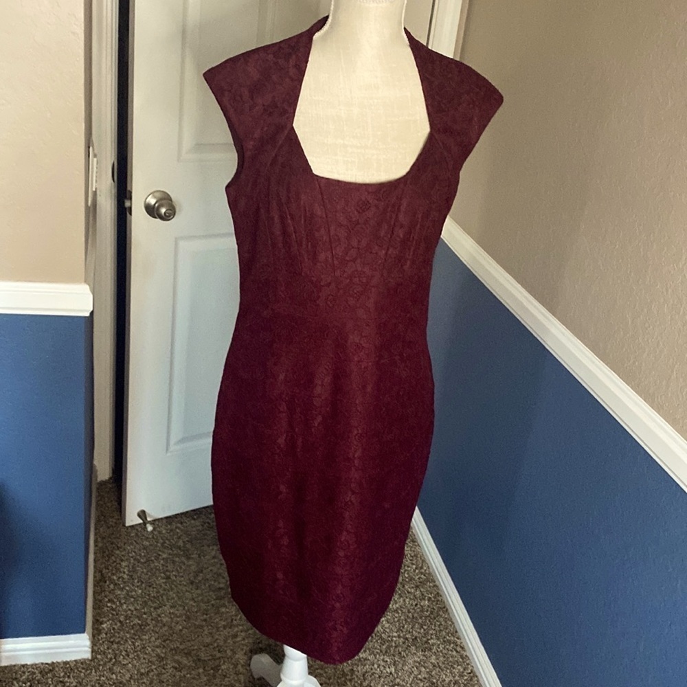 Burgundy lace fitted cocktail special occasion sleeveless dress size 12